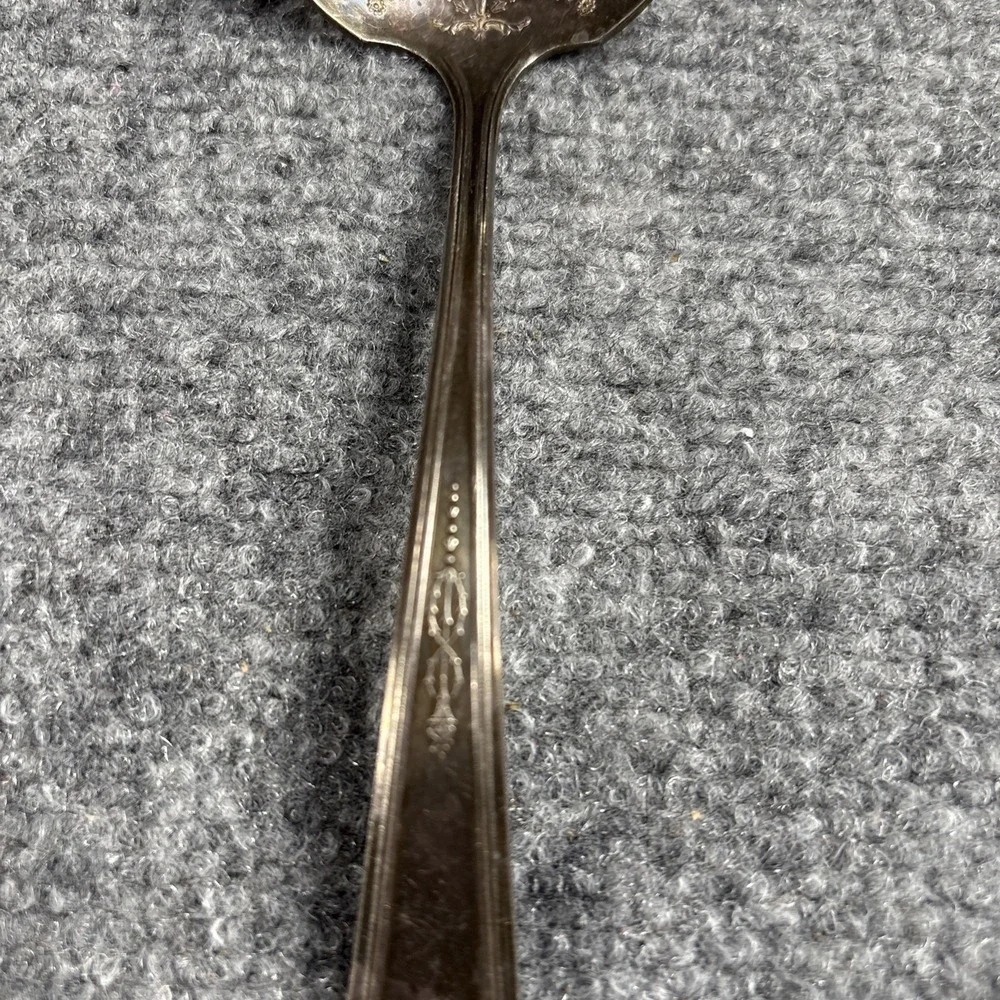 Oneida Community Queen Bess 1 Solid Gravy Ladle Silverplate 1924 Tudor Vintage
